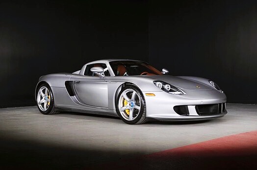 Porsche Carrera GT 。还是很帅气。