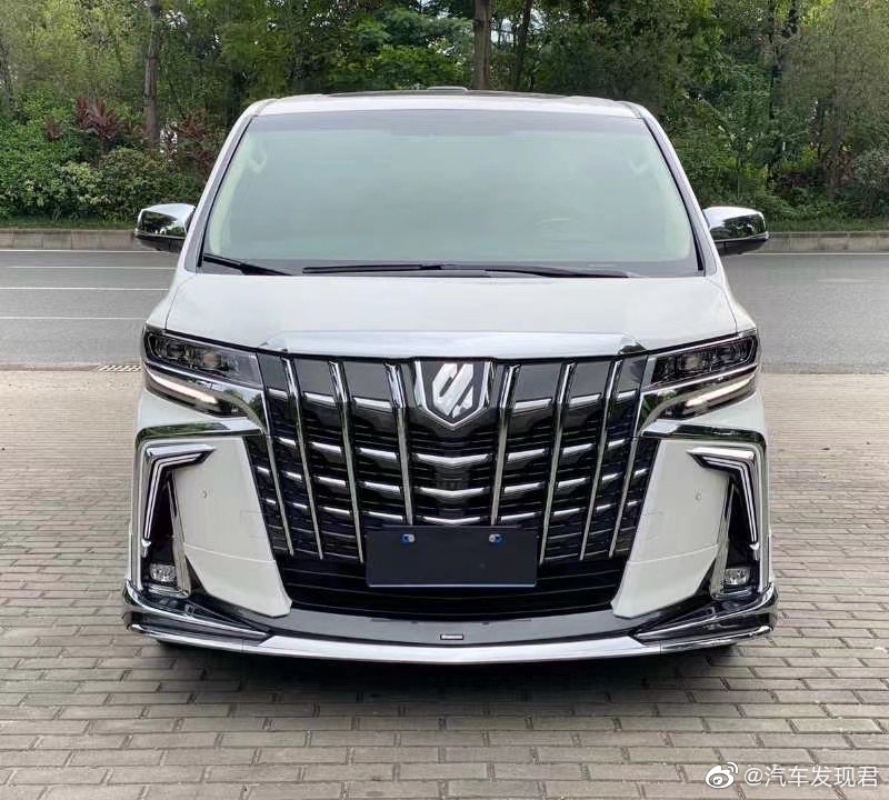 丰田埃尔法尊贵版，超级大佬座驾