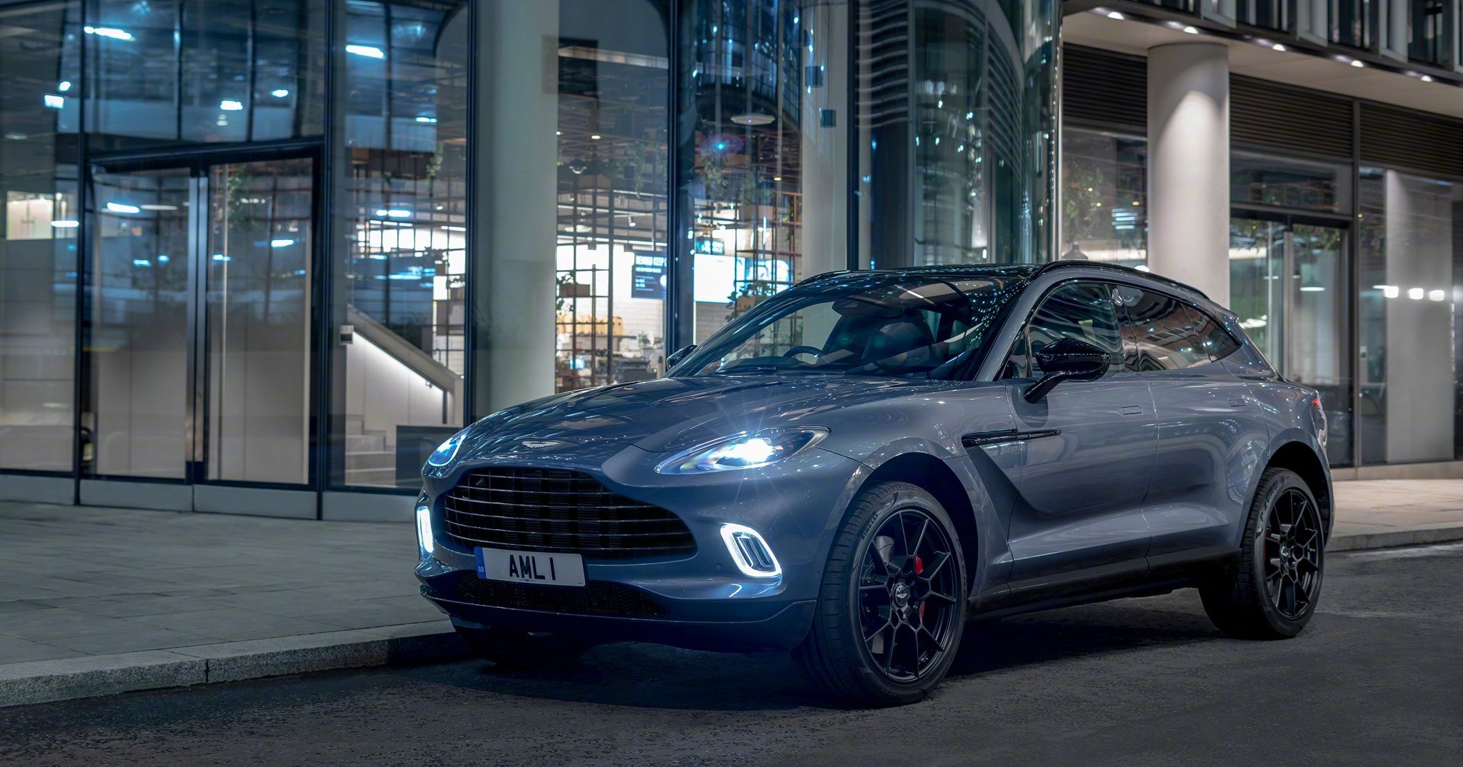 Aston Martin DBX 阿斯顿马丁史上首款具备多地形征服能力的车型