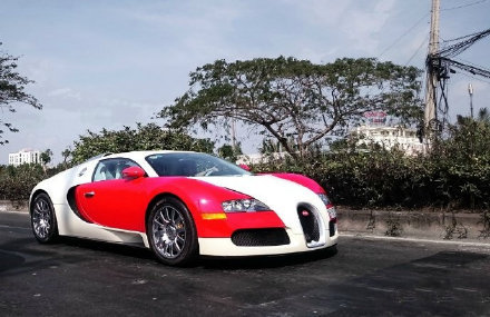 红白双色布加迪Veyron 16.4 。