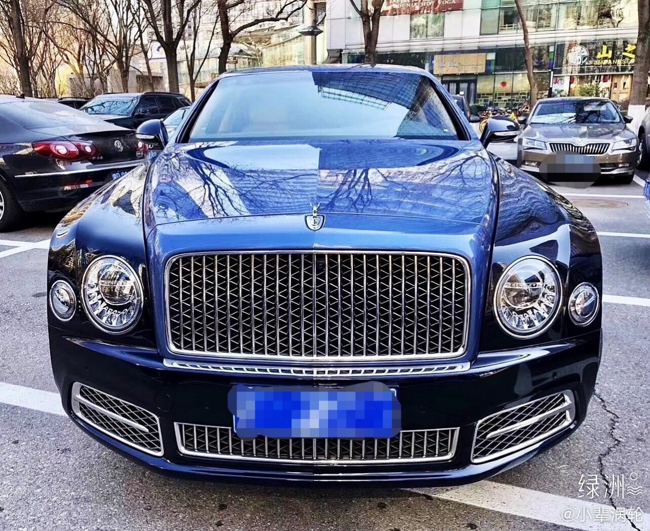 精美汽车图集：宾利慕尚加长版 6.8T 排气量