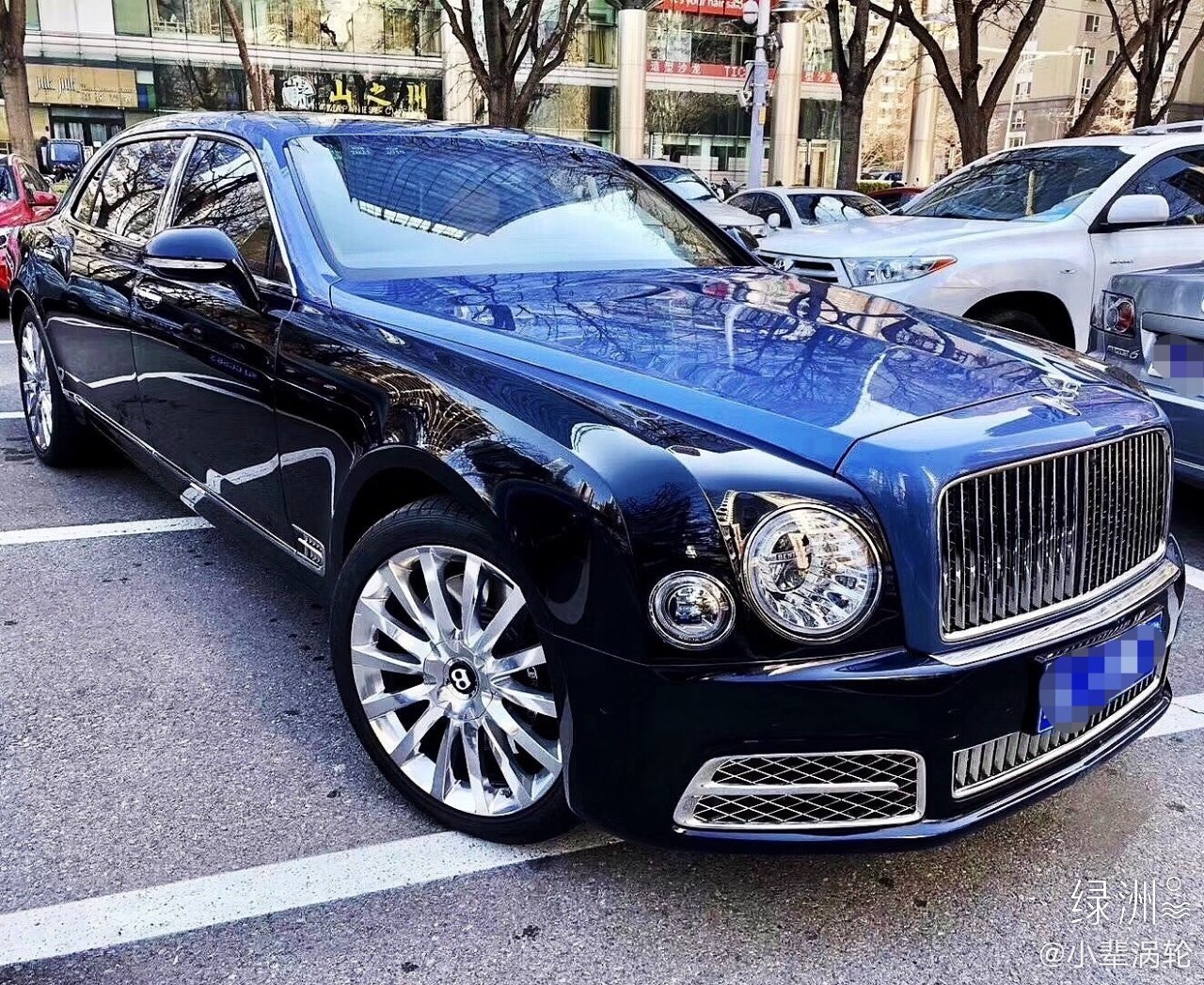 精美汽车图集:宾利慕尚加长版 6.8t 排气量