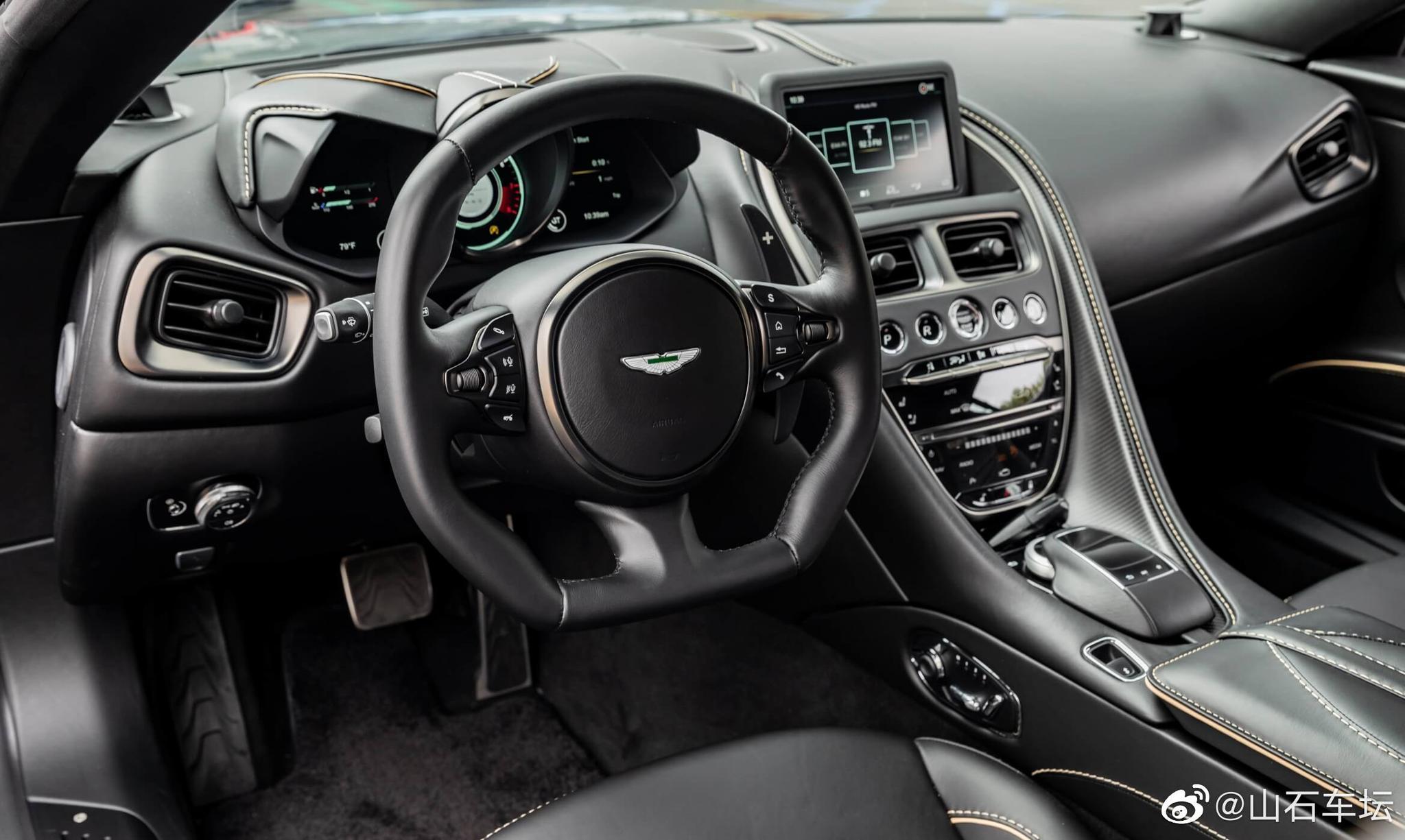 汽车美图：阿斯顿马丁DBS灰色真帅