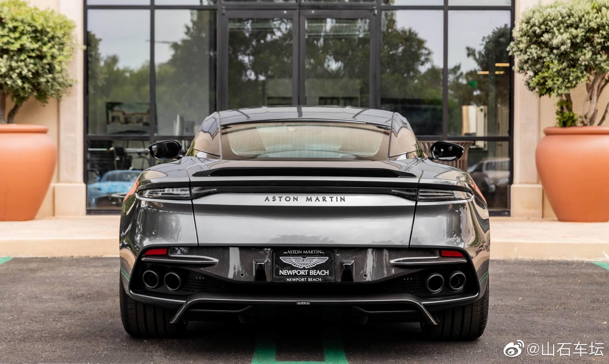 汽车美图：阿斯顿马丁DBS灰色真帅