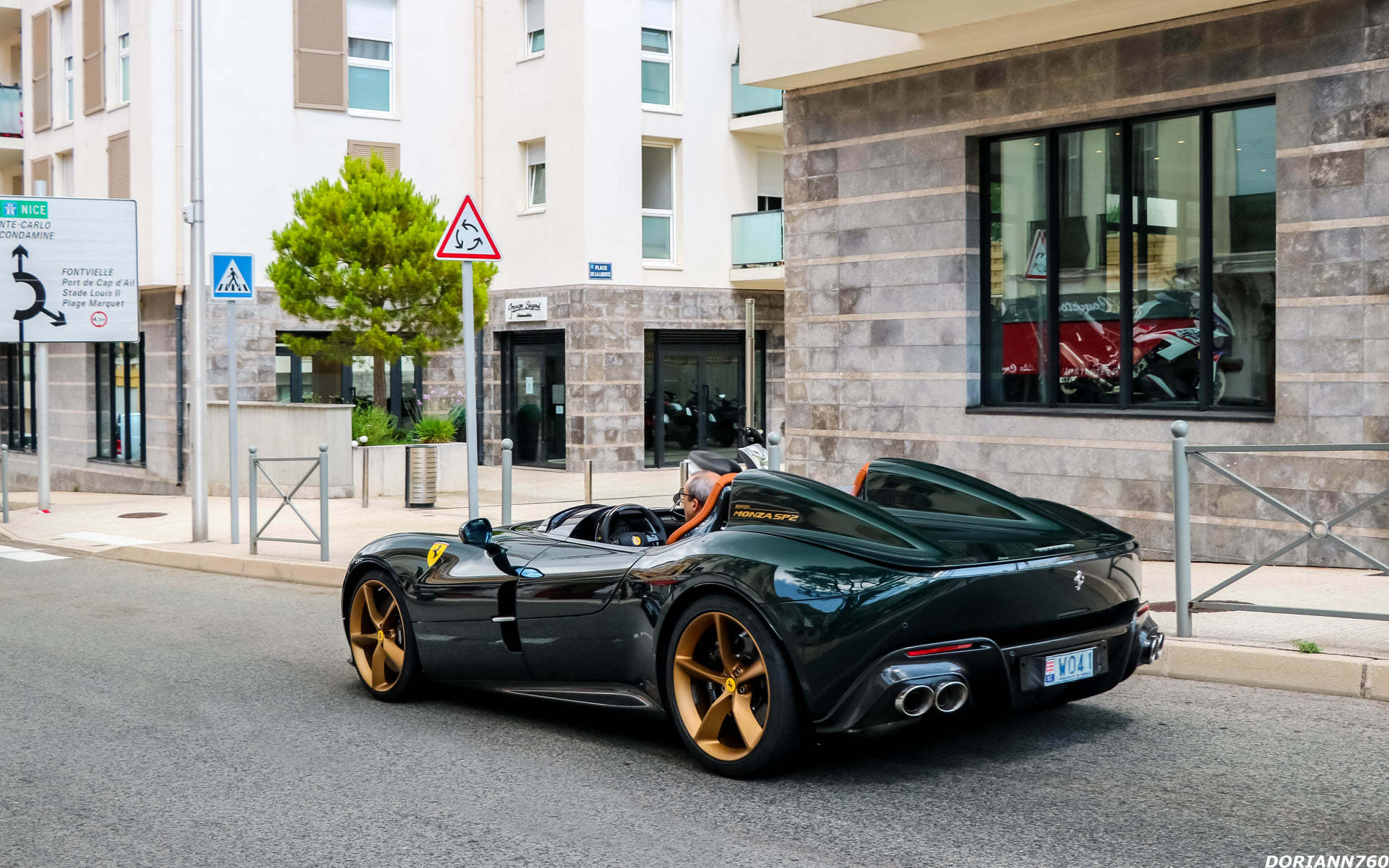 街拍 ~ Ferrari SP2 （by Dphotographymc）