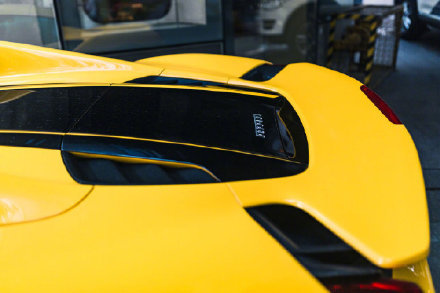 Ferrari Pista Spider 太漂亮了，帅气十足！