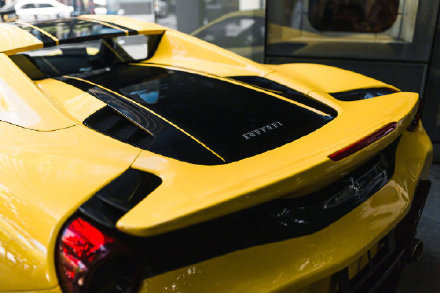 Ferrari Pista Spider 太漂亮了，帅气十足！