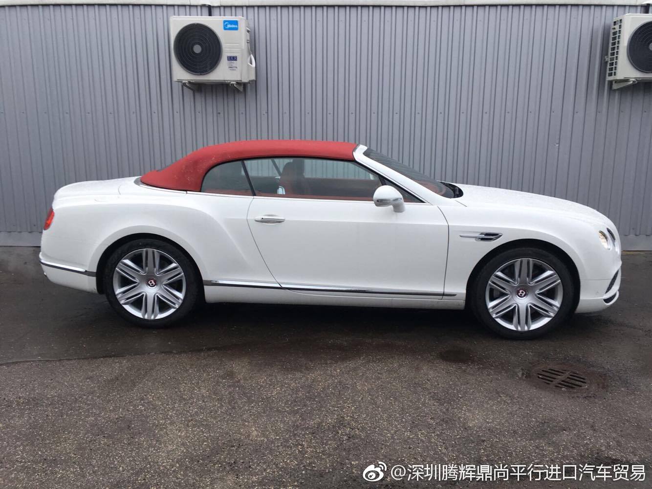 宾利敞篷GTC，你喜欢这种颜色吗？？