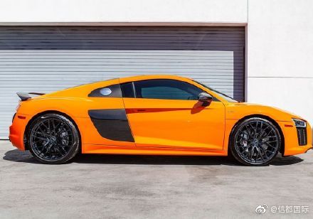 奥迪R8 V10 Plus 并不多见的活力“橙”是你的菜吗