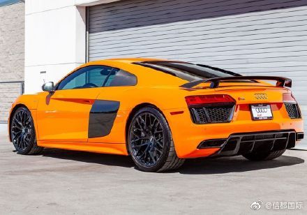 奥迪R8 V10 Plus 并不多见的活力“橙”是你的菜吗