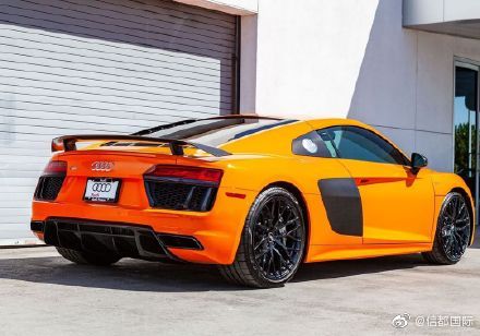 奥迪R8 V10 Plus 并不多见的活力“橙”是你的菜吗