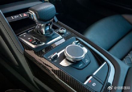 奥迪R8 V10 Plus 并不多见的活力“橙”是你的菜吗