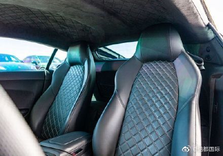 奥迪R8 V10 Plus 并不多见的活力“橙”是你的菜吗