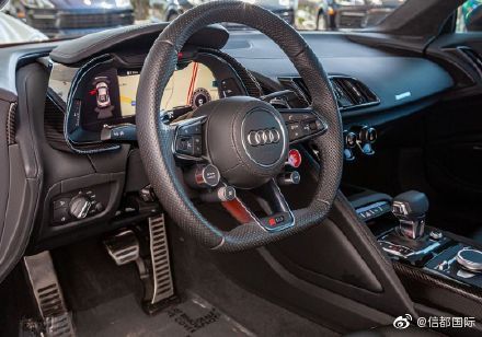 奥迪R8 V10 Plus 并不多见的活力“橙”是你的菜吗