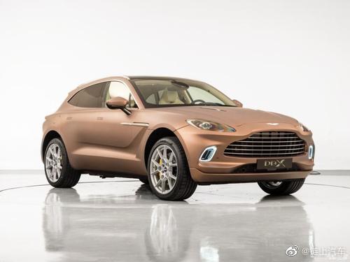 2020款阿斯顿马丁DBX 4.0T整体采用家族式外观设计，优雅大气