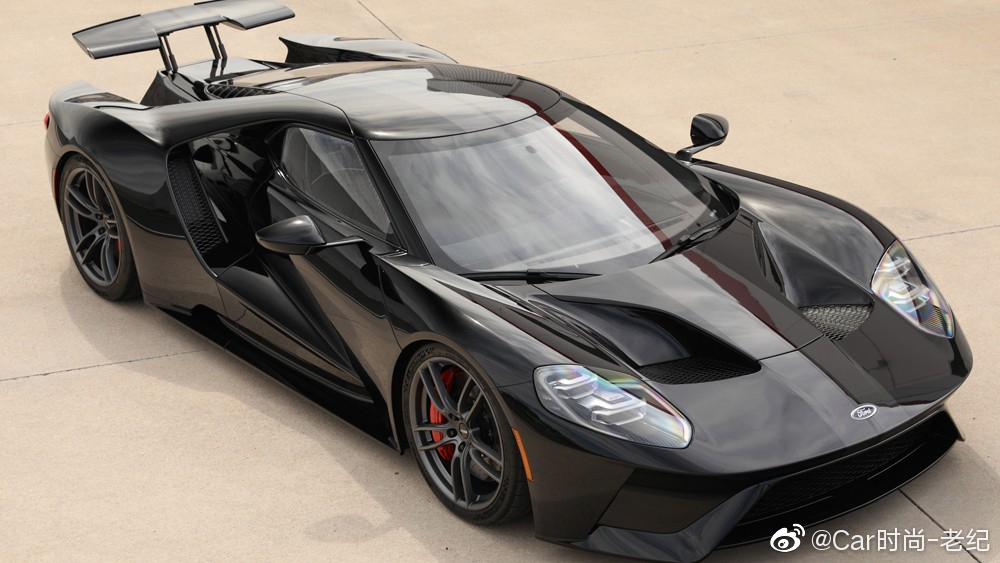 2018年的福特GT被拍卖了121万美元，几乎是其建议零售价的三倍