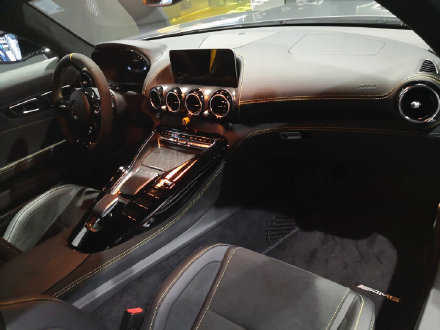 奔驰AMG GT R和日产GTR，谁的颜值更胜一筹？