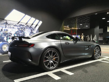 奔驰AMG GT R和日产GTR，谁的颜值更胜一筹？