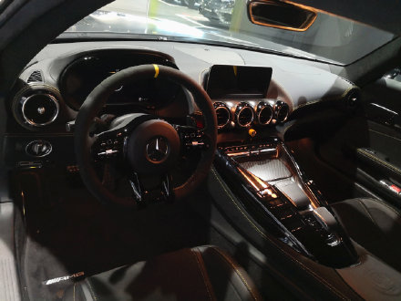 奔驰AMG GT R和日产GTR，谁的颜值更胜一筹？