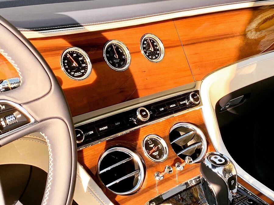 每天一组汽车美图：Bentley Continental GTC帅么