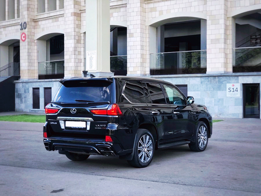 喜欢大型SUV 5.7L V8大排自吸发动机 就是ta咯 Lexus LX570