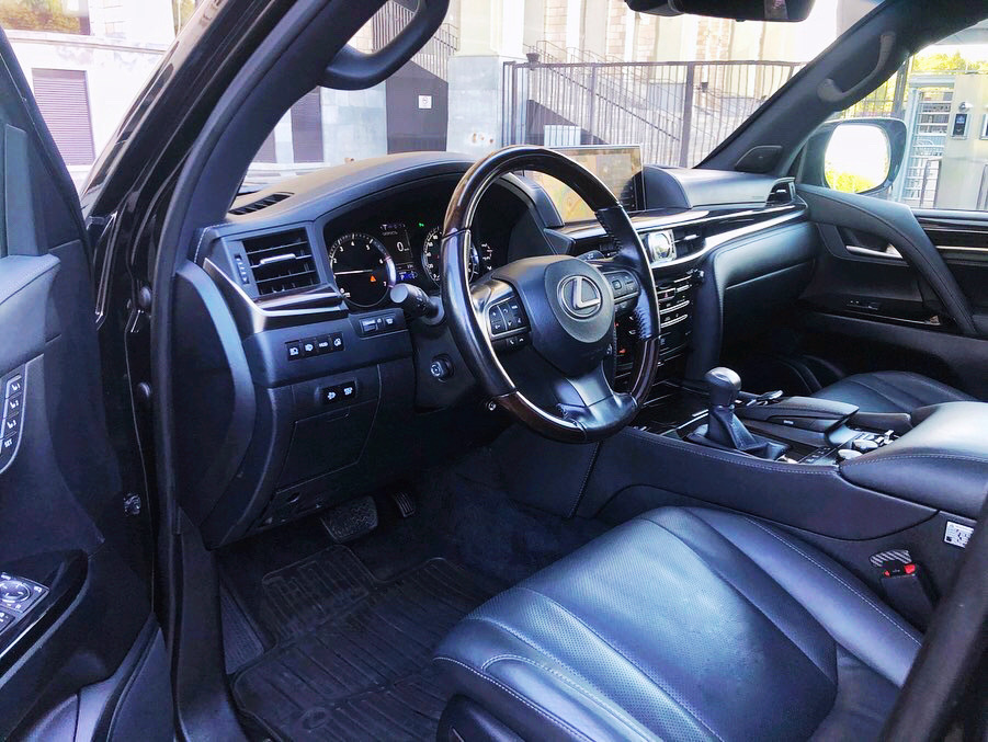 喜欢大型SUV 5.7L V8大排自吸发动机 就是ta咯 Lexus LX570