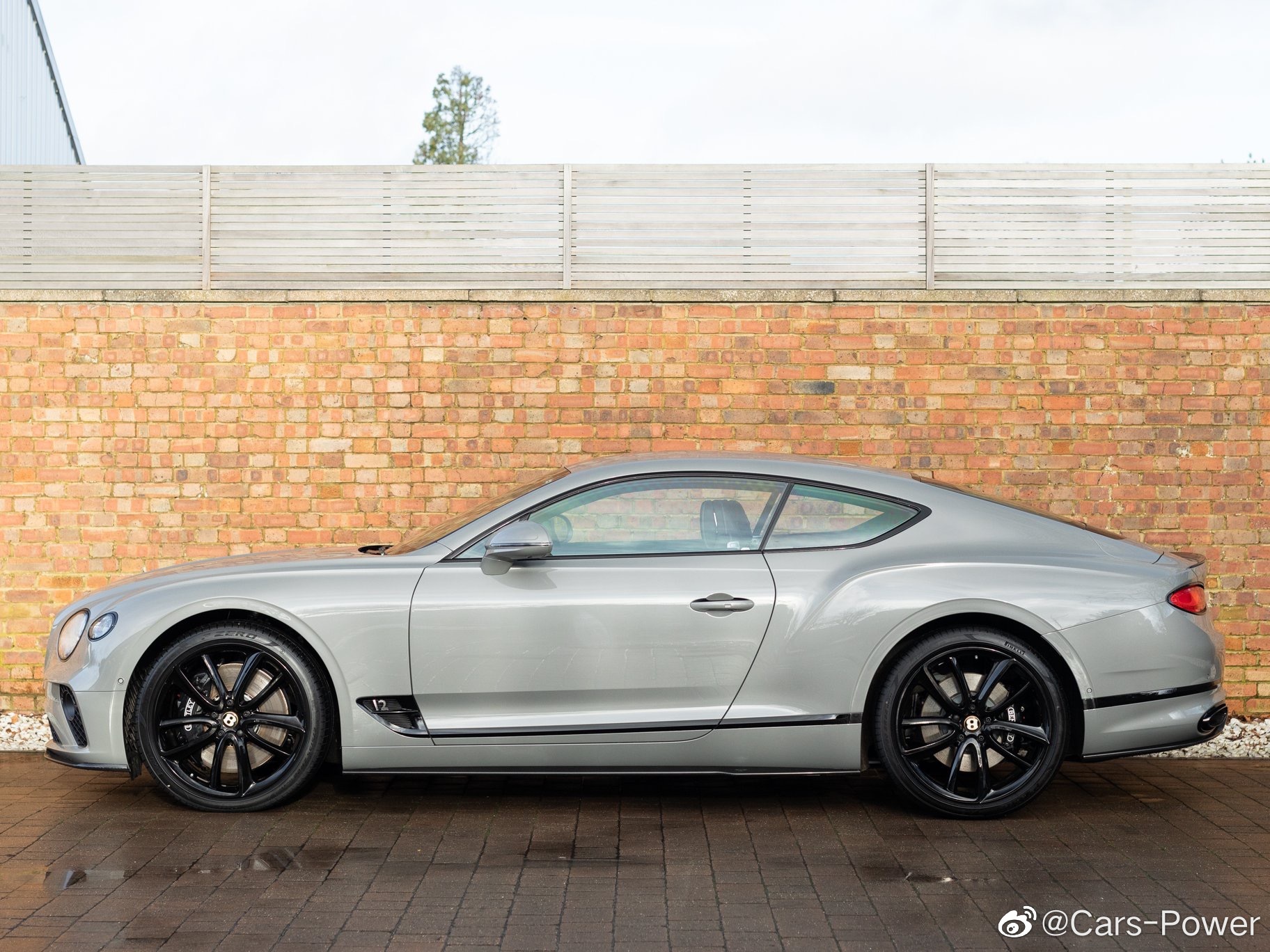 全新宾利欧陆GT 水泥灰+黑色套件 真的是极品了