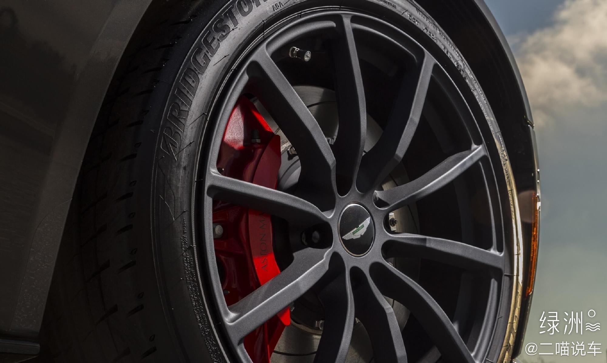 豪华优雅GT跑车，这谁顶得住啊！ 阿斯顿马丁 DB11