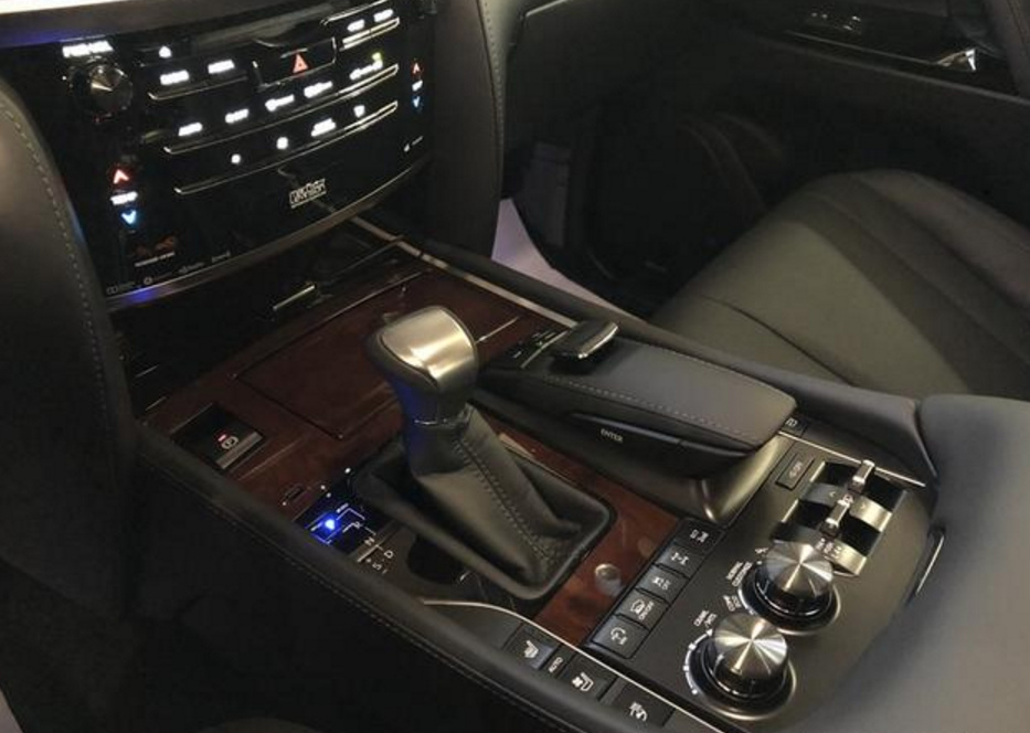 揽胜行政和雷克萨斯LX570到底哪款强