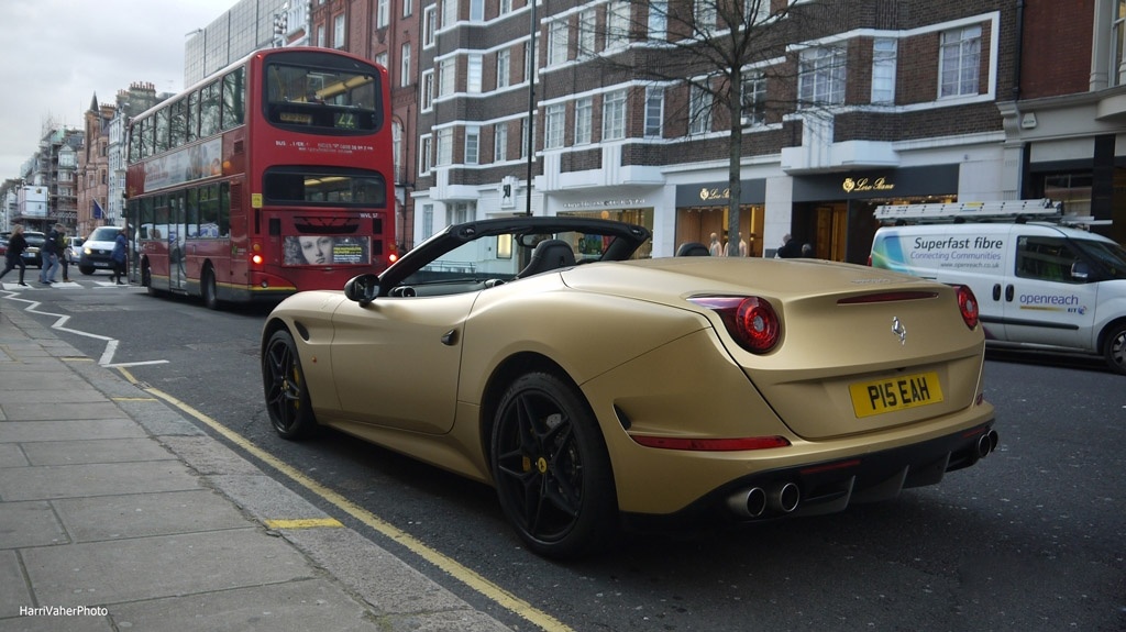 法拉利Ferrari California T，颜色很喜欢！