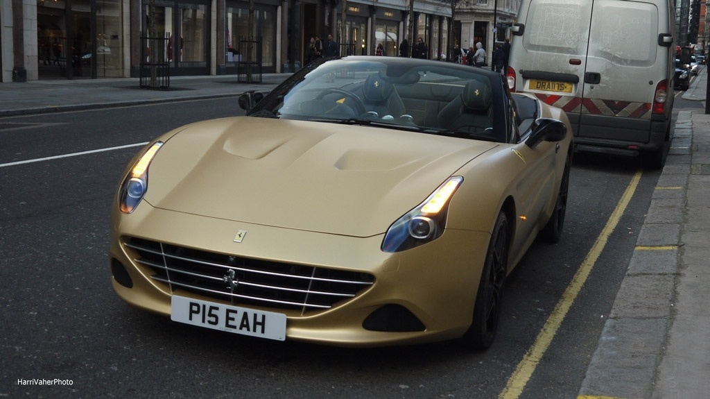 法拉利Ferrari California T，颜色很喜欢！