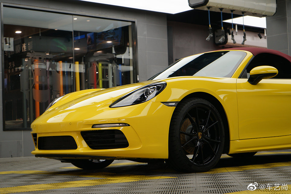 保时捷718全新出击， 亮不亮看就完了， 简直是太酷了。