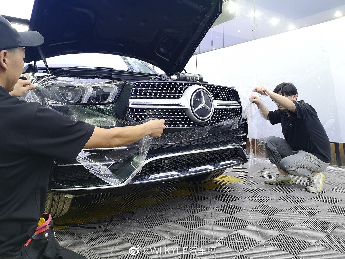 墨绿色的奔驰GLE450， 那光泽度是不是瞬间就提升了不少