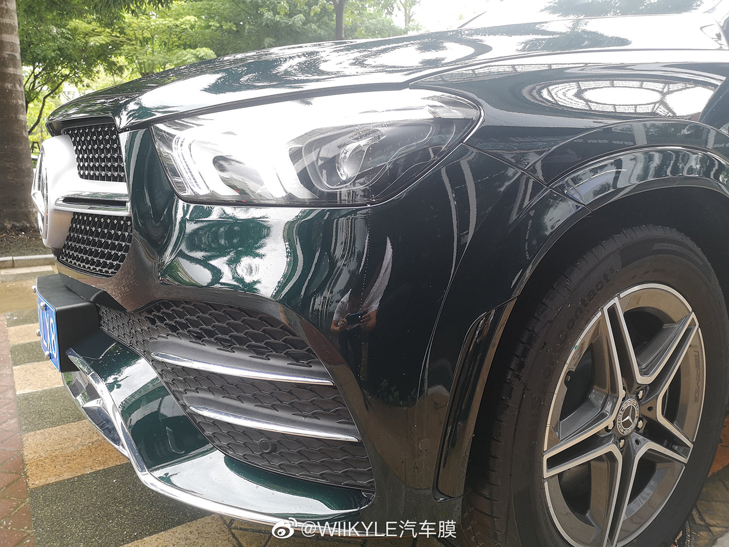 墨绿色的奔驰GLE450， 那光泽度是不是瞬间就提升了不少