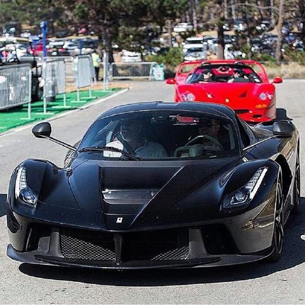 紫色法拉利LaFerrari，对比其他颜色一起欣赏才过瘾。