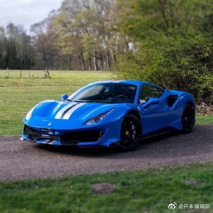 Ferrari 488 Pista蓝色拉花，精致硬朗