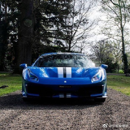 Ferrari 488 Pista蓝色拉花，精致硬朗