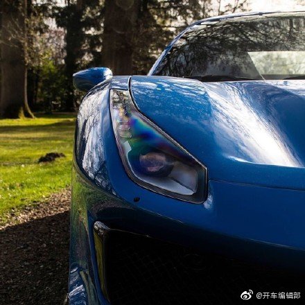 Ferrari 488 Pista蓝色拉花，精致硬朗