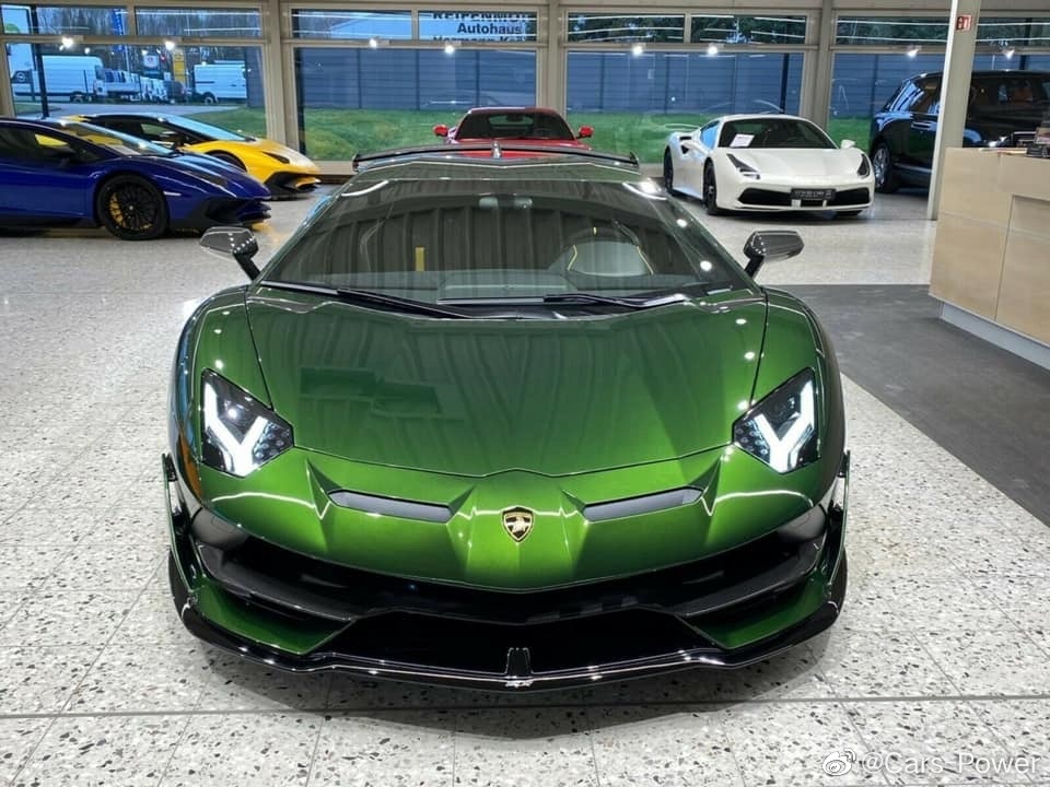 大颗牛油果 兰博基尼Aventador SVJ  特别绿色涂装