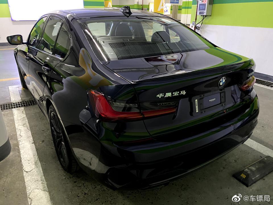 炭黑色宝马3系是真帅，除了容易脏，其他没毛病！