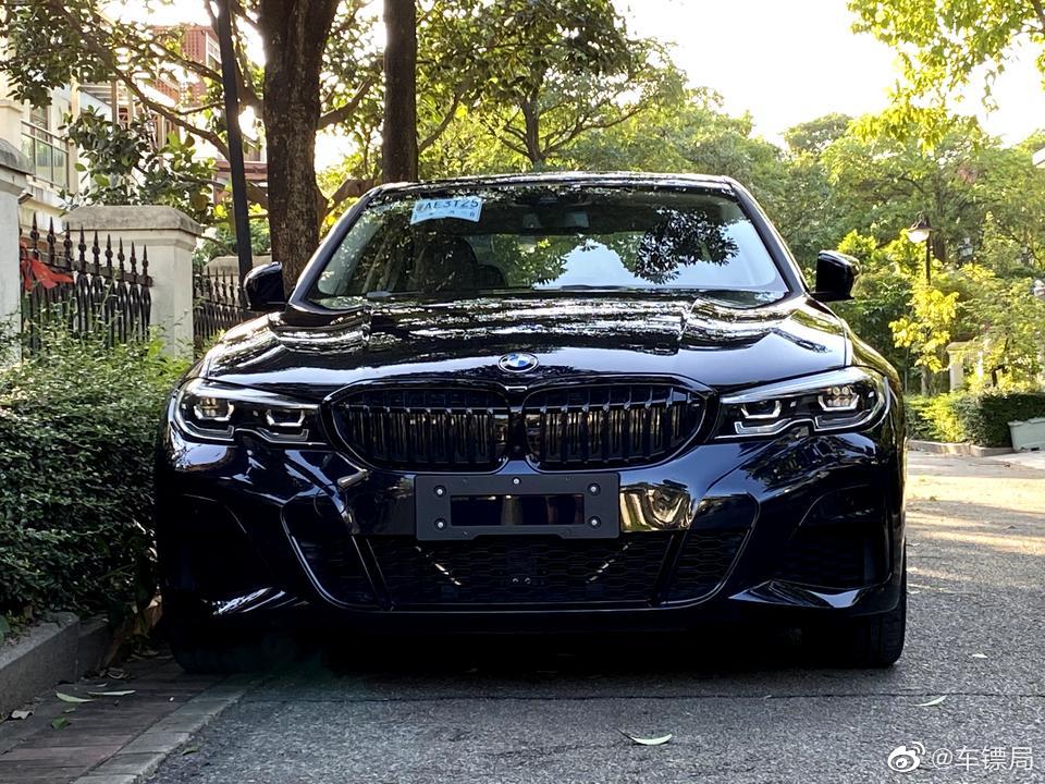 炭黑色宝马3系是真帅，除了容易脏，其他没毛病！