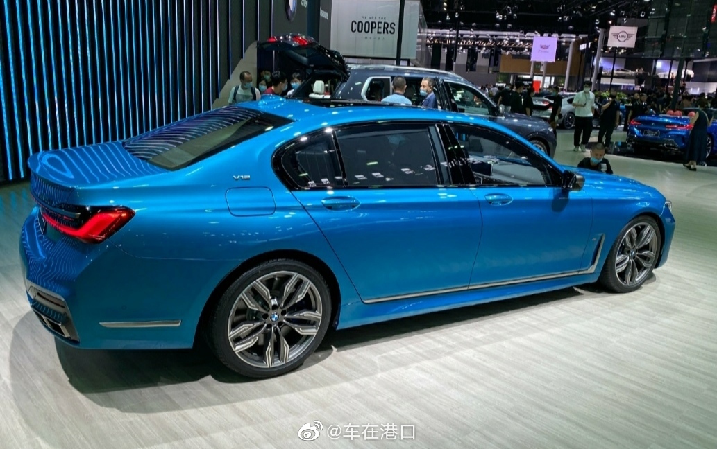 每天一组汽车美图：宝马M760 这配色也太好看了