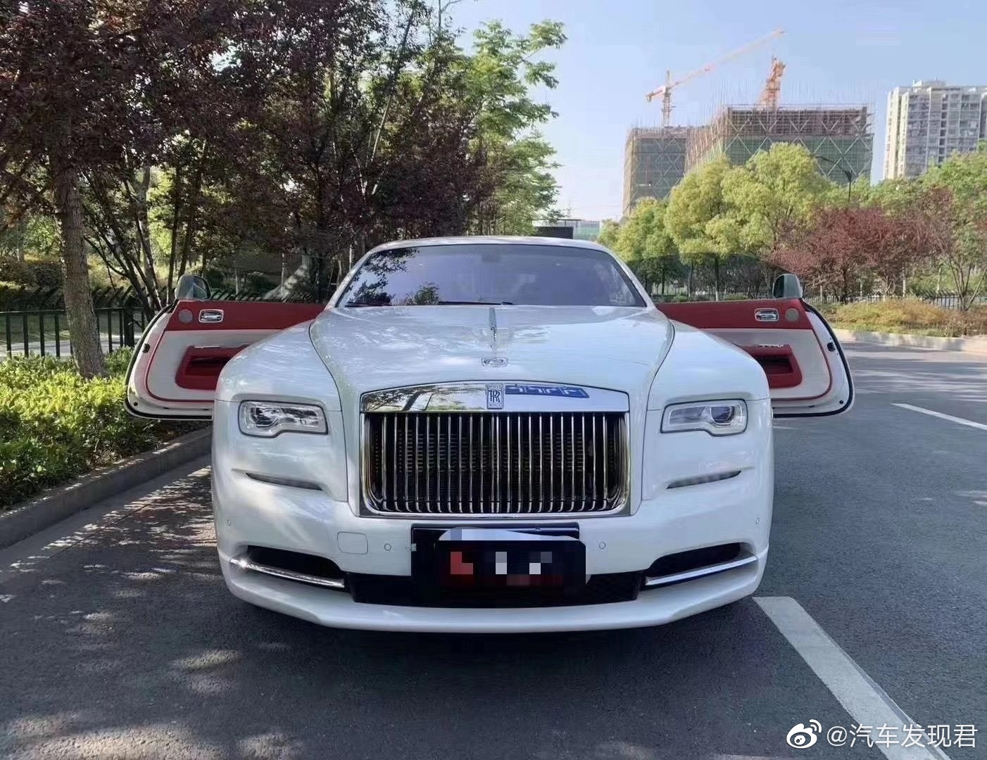 劳斯莱斯魅影，白红经典星空顶