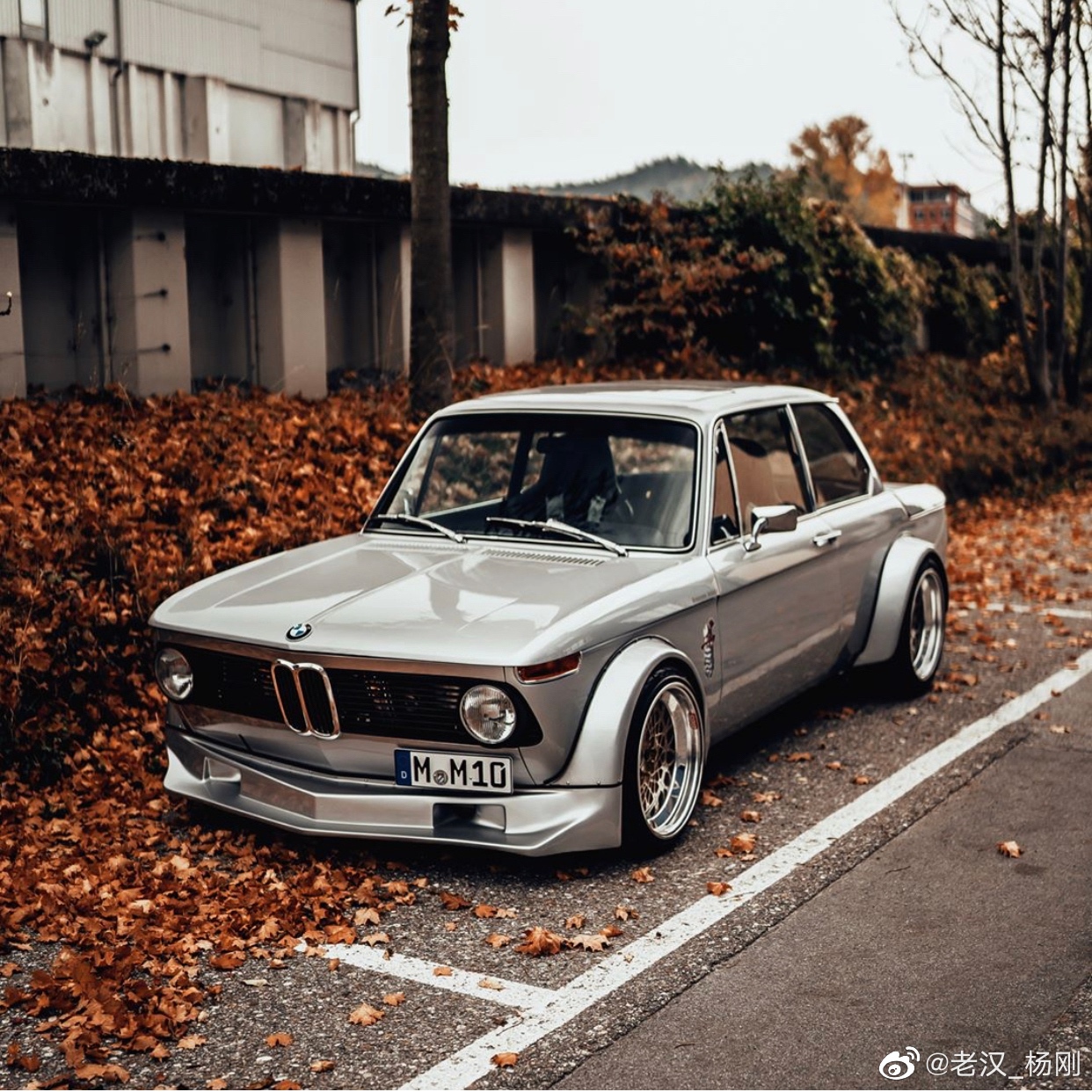 一辆武装到牙齿的BMW2002 豪车超跑宝马m嘉年华