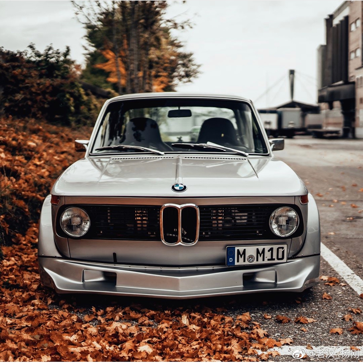 一辆武装到牙齿的BMW2002 豪车超跑宝马m嘉年华