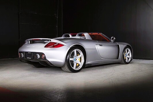 Porsche Carrera GT 。还是很帅气。