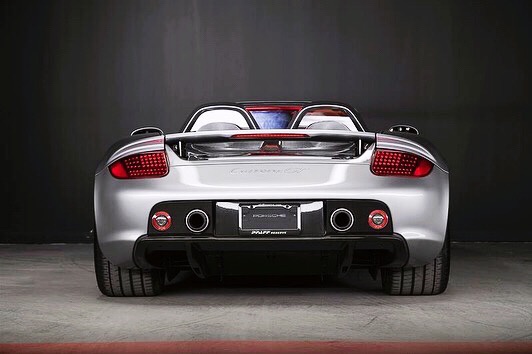 Porsche Carrera GT 。还是很帅气。