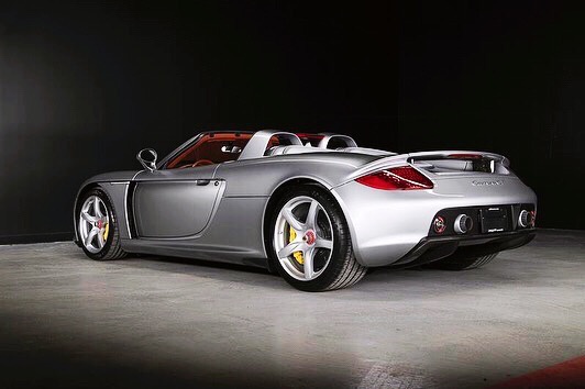 Porsche Carrera GT 。还是很帅气。