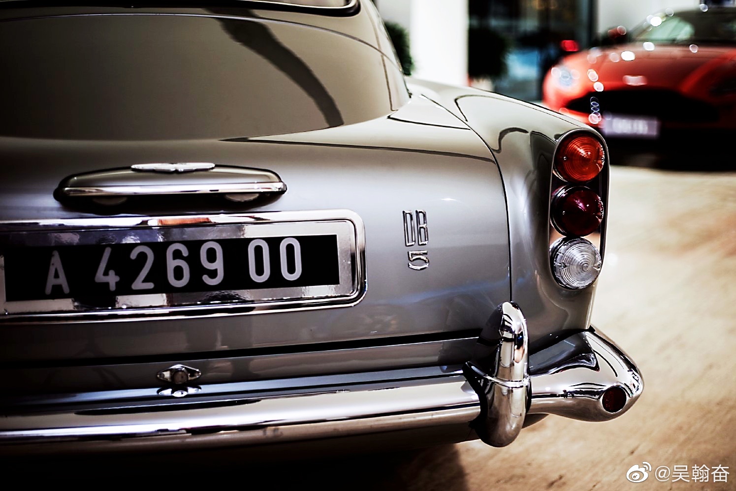 《无暇赴死》007邦德座驾  阿斯顿马丁DB5 跨越时空的美