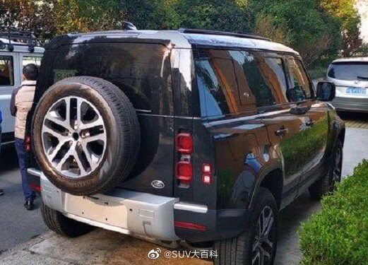 网友拍摄的全新路虎卫士实车图……这个外观你能接受吗？
